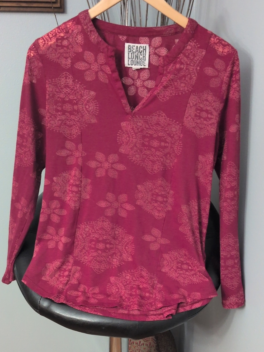 beachlunchlounge Maroo Floral Long-Sleeve V-Neck Top